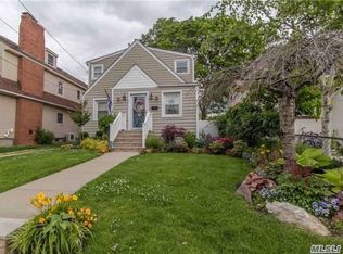 372 Merrifield Ave, Oceanside, NY 11572