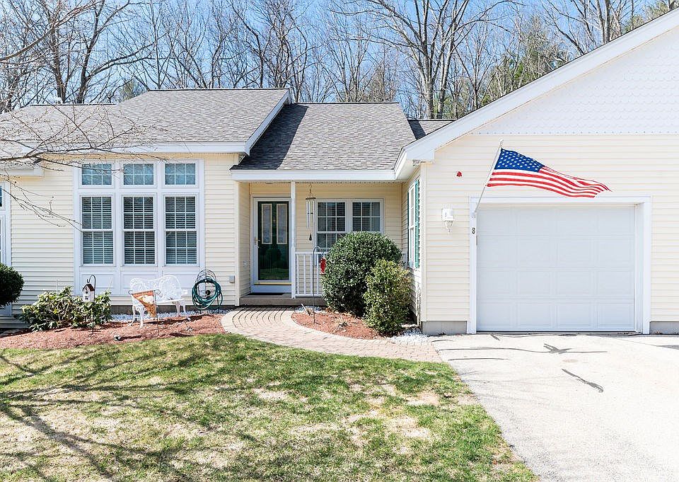 1st image of 8 Lincoln Dr