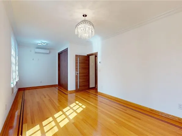 2317 East 63rd Street image 22 of 33