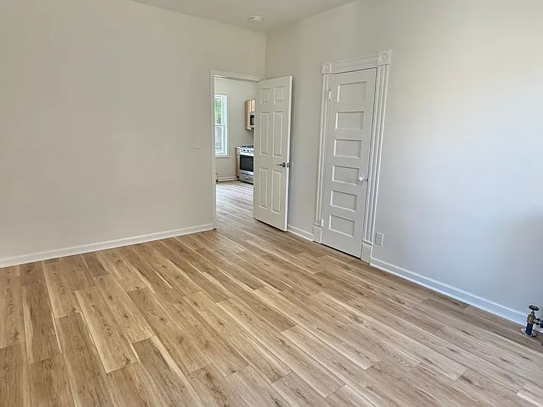 699 Stanley St — Photo 22