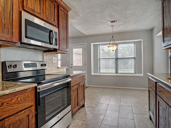 2nd image of 3012 Woodbridge Dr