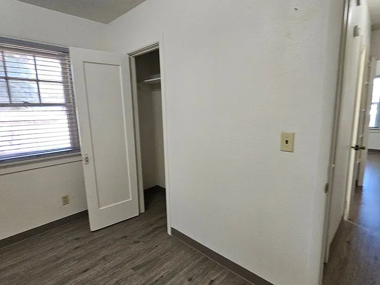 125 N Columbus Ave — Photo 18
