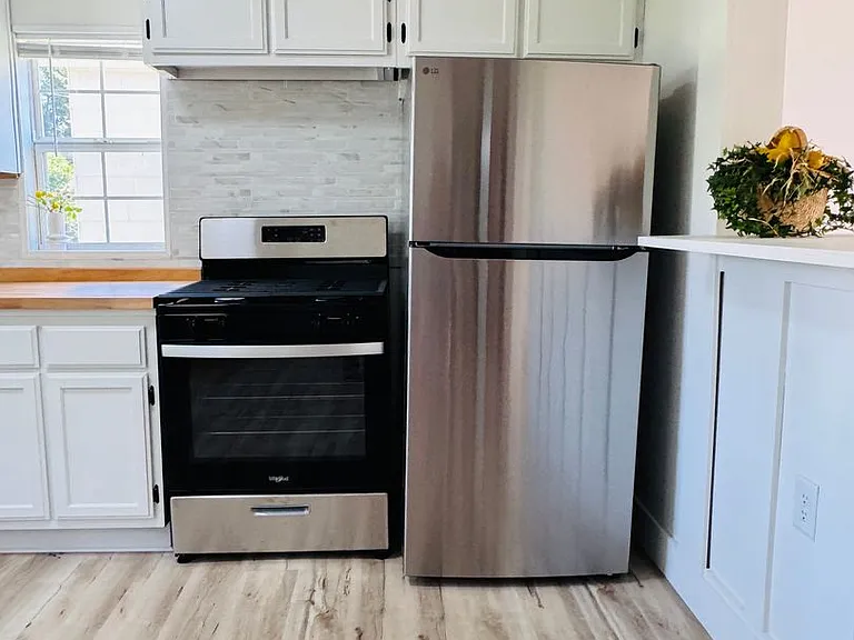 2115 N Weller Ave — Photo 14
