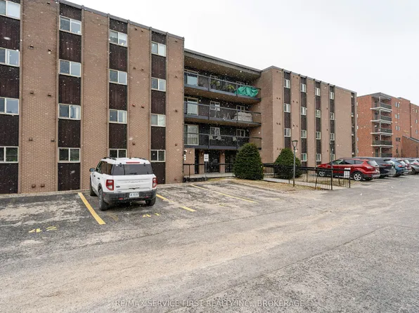 610 William St S #301, Gananoque, ON K7G 3A4