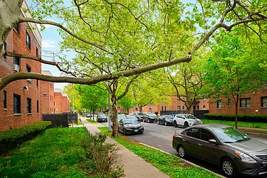 150-39 72 Drive in Kew Gardens Hills