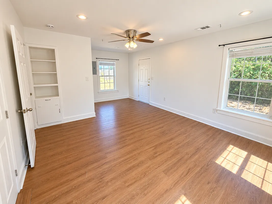 1 bed, 1.0 bath, 704 sqft, $1,200 — Photo 4