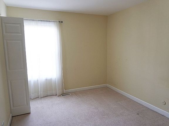 5th image of 2164 Country Club Dr