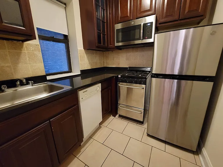 146 W 10th St #3Y — Photo 3
