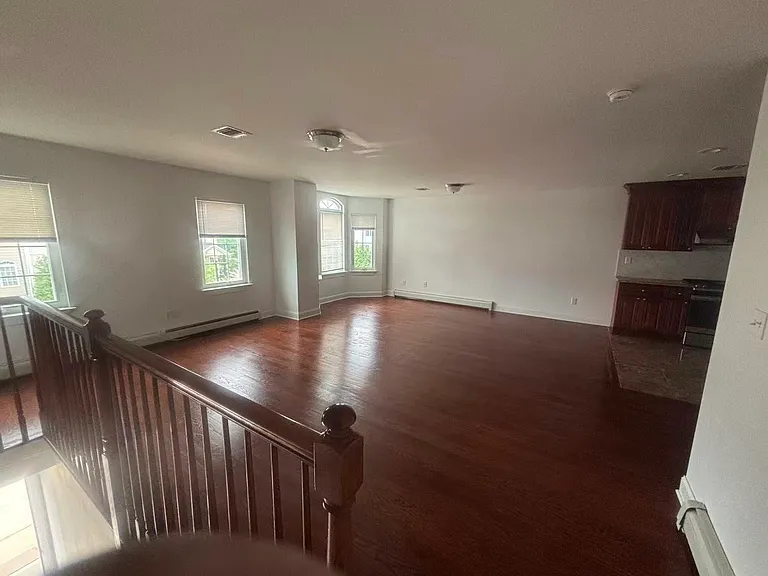 89 Berkshire Ln #2F — Photo 2