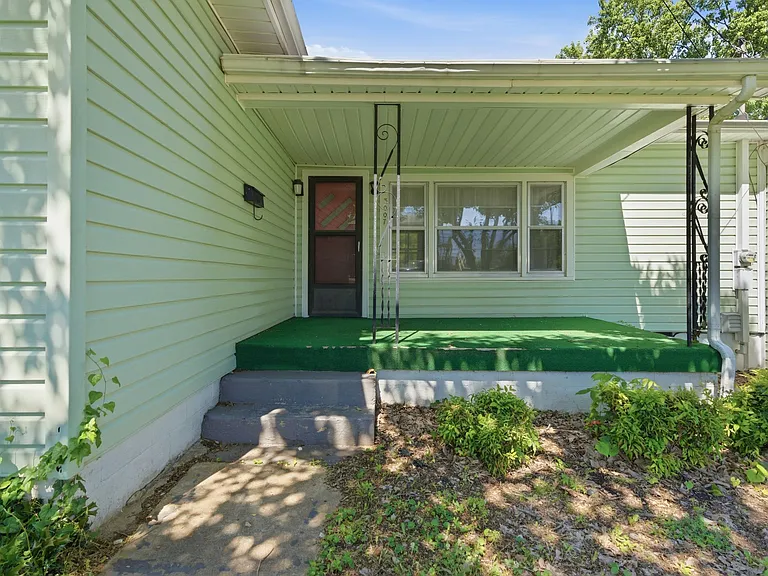 3007 Dabbs Ave — Photo 2