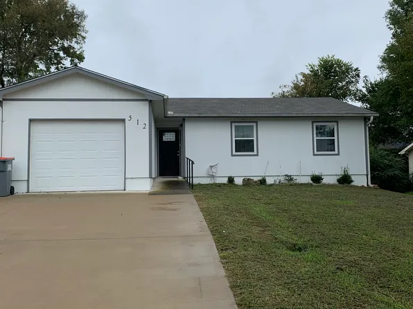 512 E 5th Pl, Grove, OK 74344