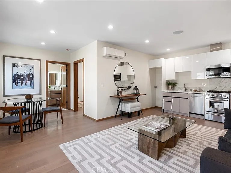 348 S Orange Dr — Photo 41