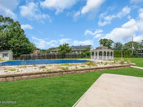 2 Princeton Drive, Jackson, NJ 08527