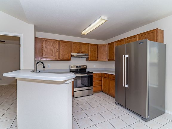 4th image of 231 Baldwin Ave #2
