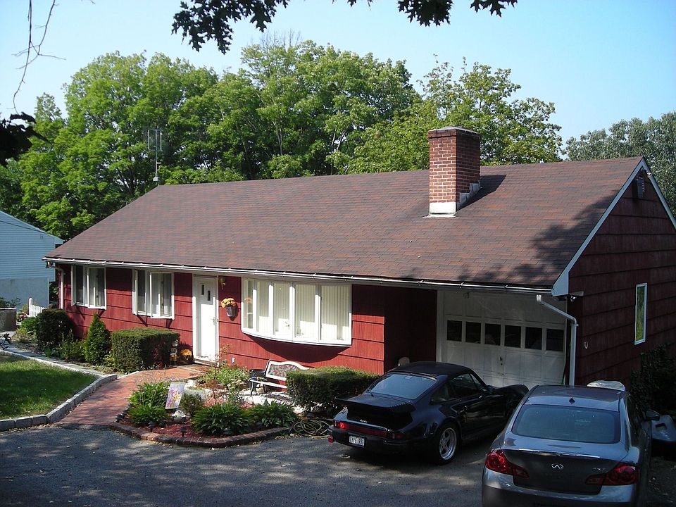 2nd image of 721 Warren Ave