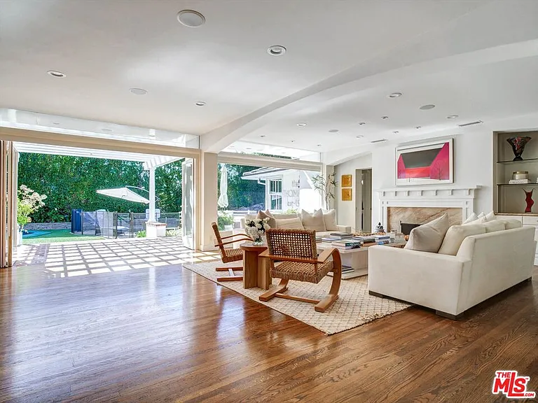 1056 Corsica Dr — Photo 13