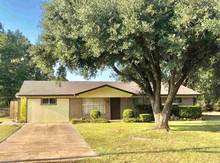 701 Walnut St, Omaha, TX 75571