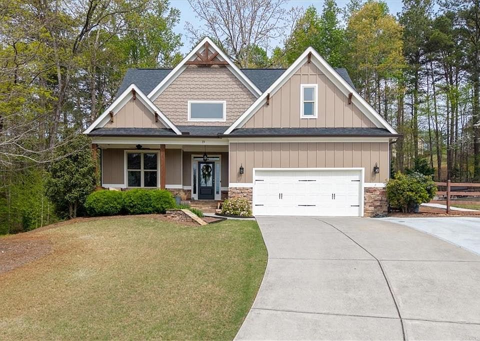 1st image of 19 Pinoak Trl SE