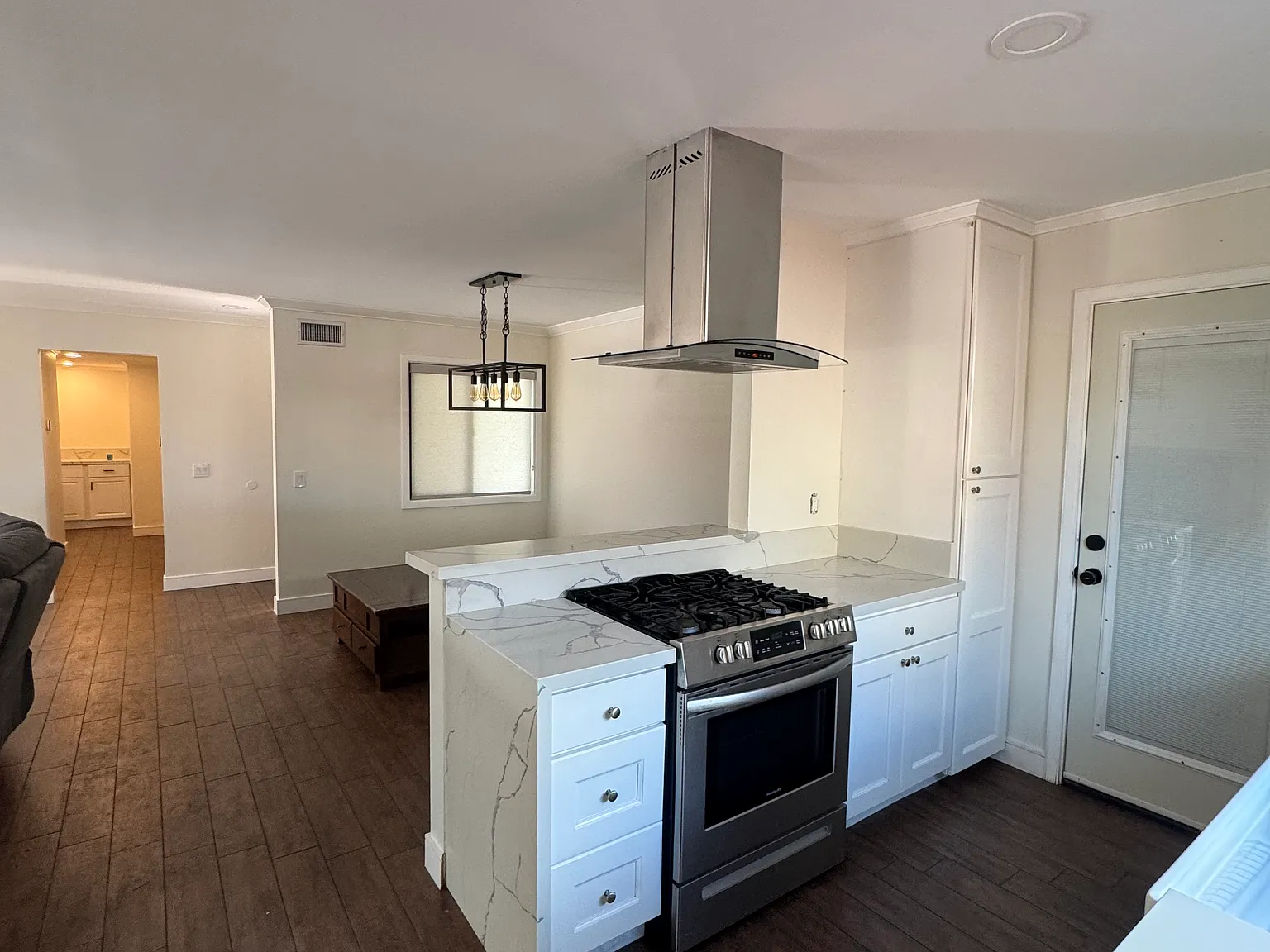3 bed, 1377 sqft, $4,500 — Photo 4