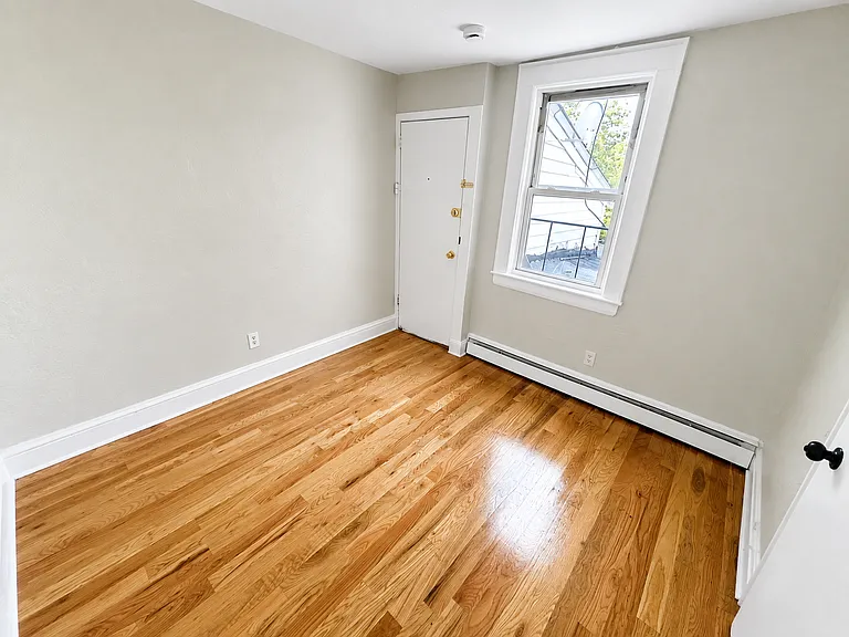81 S 14th St #3 — Photo 7
