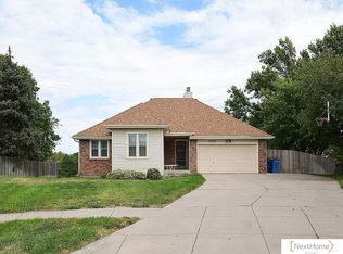6100 Tennyson Cir, Lincoln, NE 68516