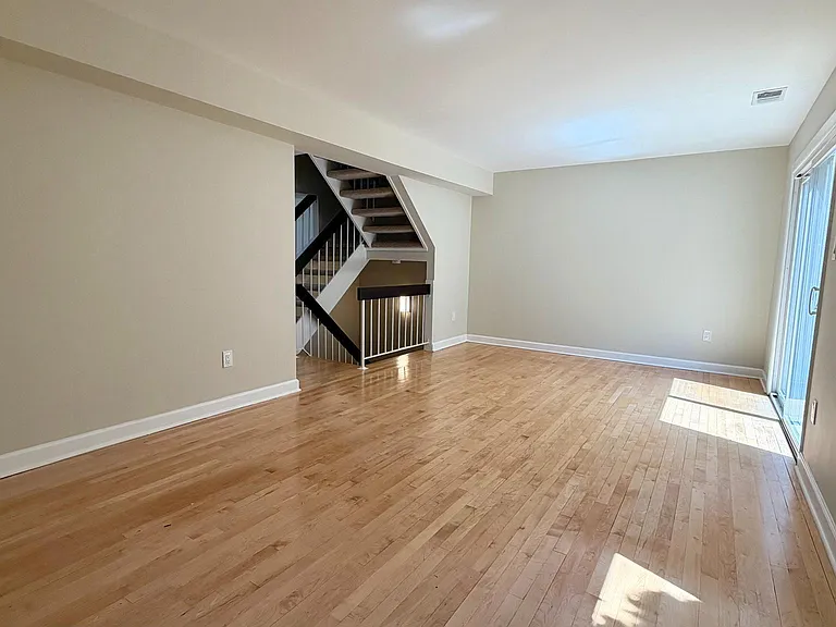 9506 Miranda Ct — Photo 10