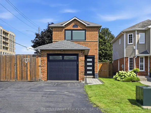 28 Melborne Ct, Whitby, ON L1R 1S2