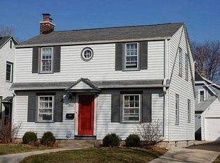 2540 N 70th St, Wauwatosa, WI 53213