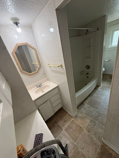 2nd image of 301 S Laurel St #1