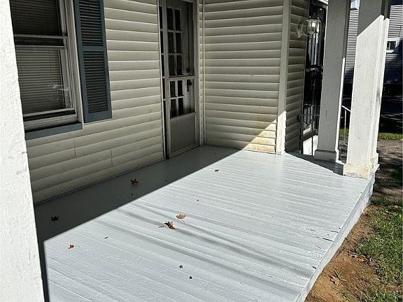 4th image of 849 Glenn St