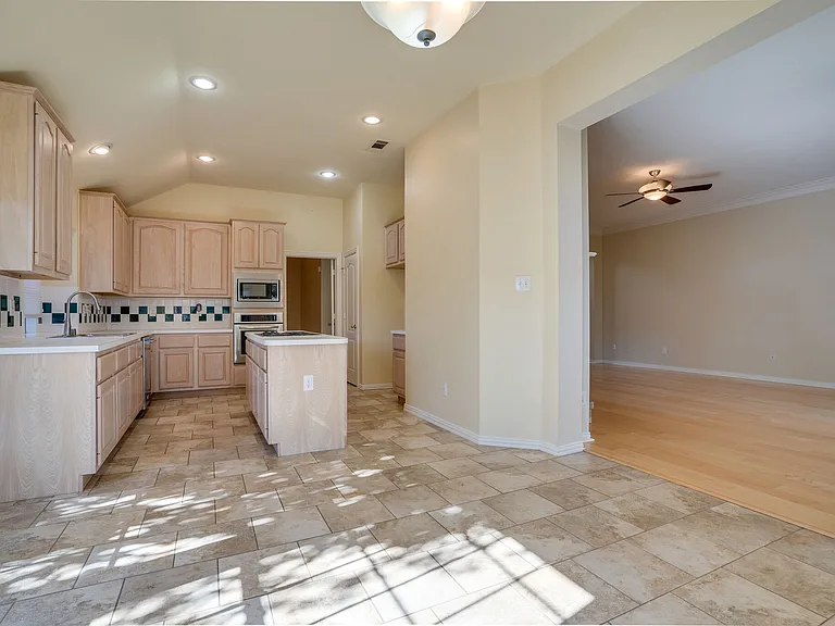 2724 Lakehollow Ln — Photo 9