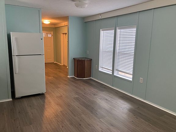 3rd image of 1024 Alandale Pl SE