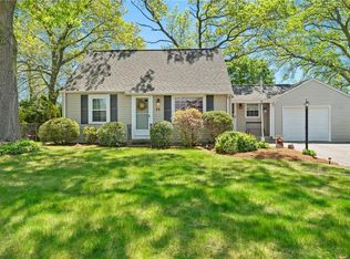 70 Grotto Ave, Warwick, RI 02888