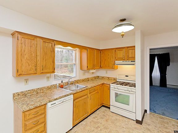 3rd image of 11 Lacosta Dr