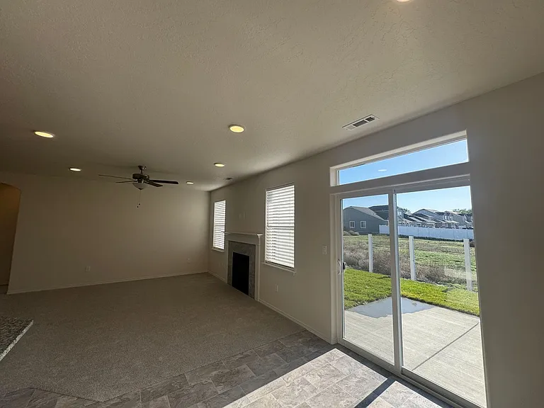 2303 S 58th Ave — Photo 13