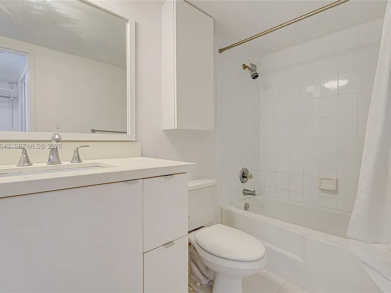 5161 Collins Ave #516 — Photo 19