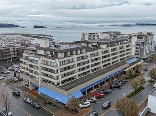 9805 2nd St #301, Sidney, BC