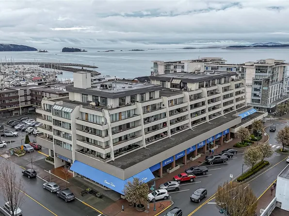 9805 2nd St #301, Sidney, BC V8L 4T9