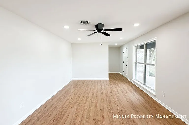 5204 9th St — Photo 13
