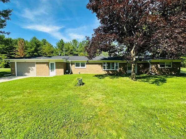 205 Sterling Dr, Lapeer, MI 48446