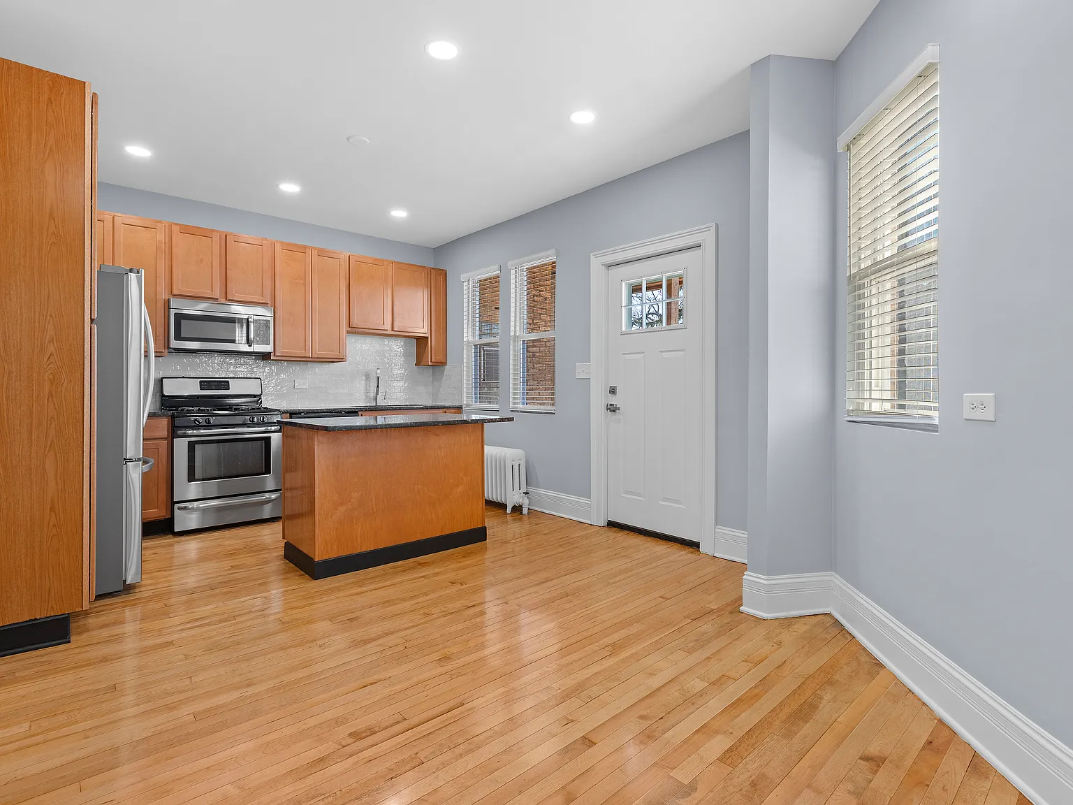 2 bed, 950 sqft, $1,900 — Photo 4