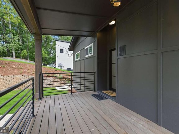 4th image of 977 Fleetwood Cir SW