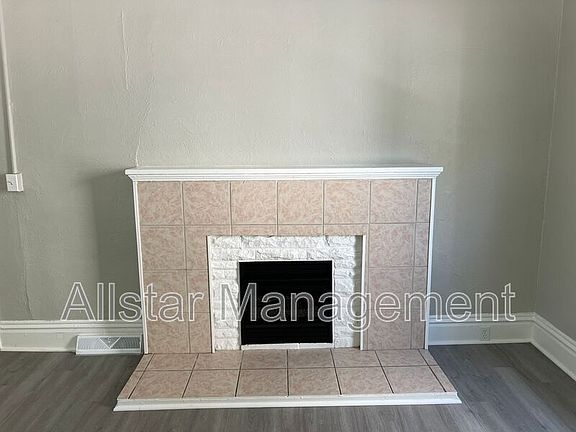 5th image of 915 East Ave