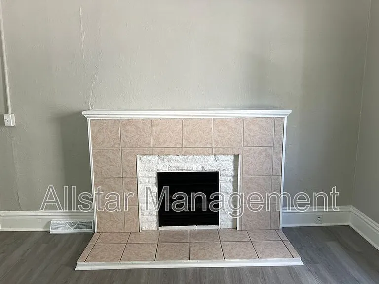 915 East Ave — Photo 5