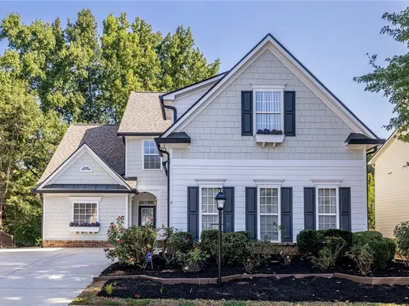 577 Lantern Wood Dr, Scottdale, GA 30079