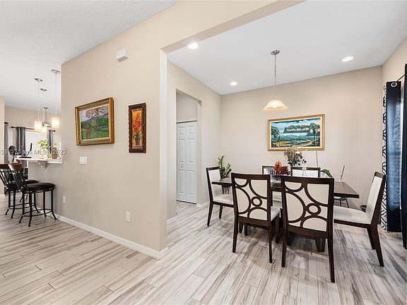5th image of 408 Boswell Way