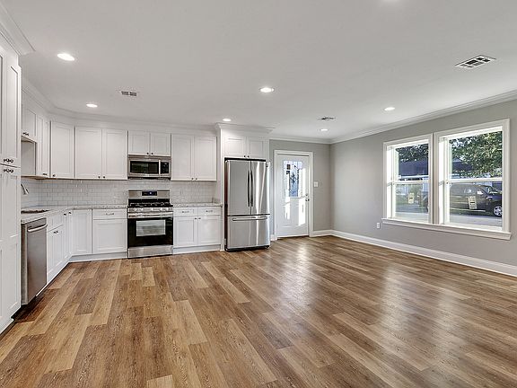 4th image of 4609 Utopia Dr