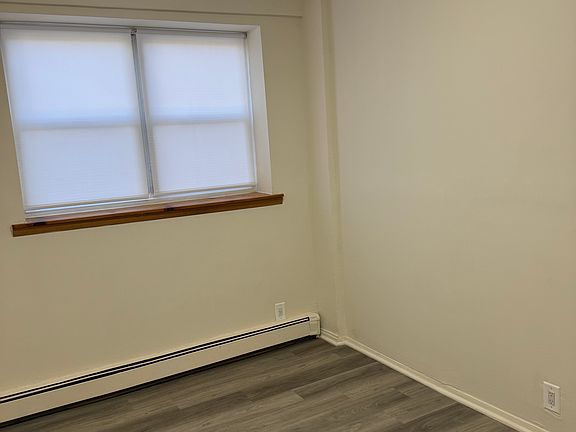 5th image of 464 Howard Ave APT 1AA
