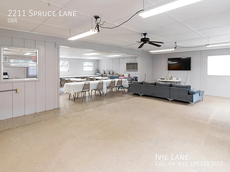 2211 Spruce Ln — Photo 6