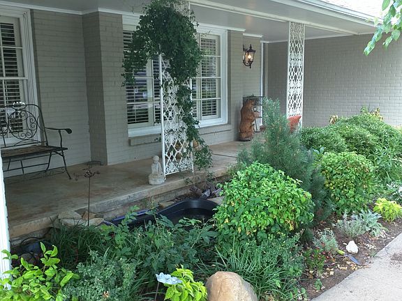 Large porch with pond